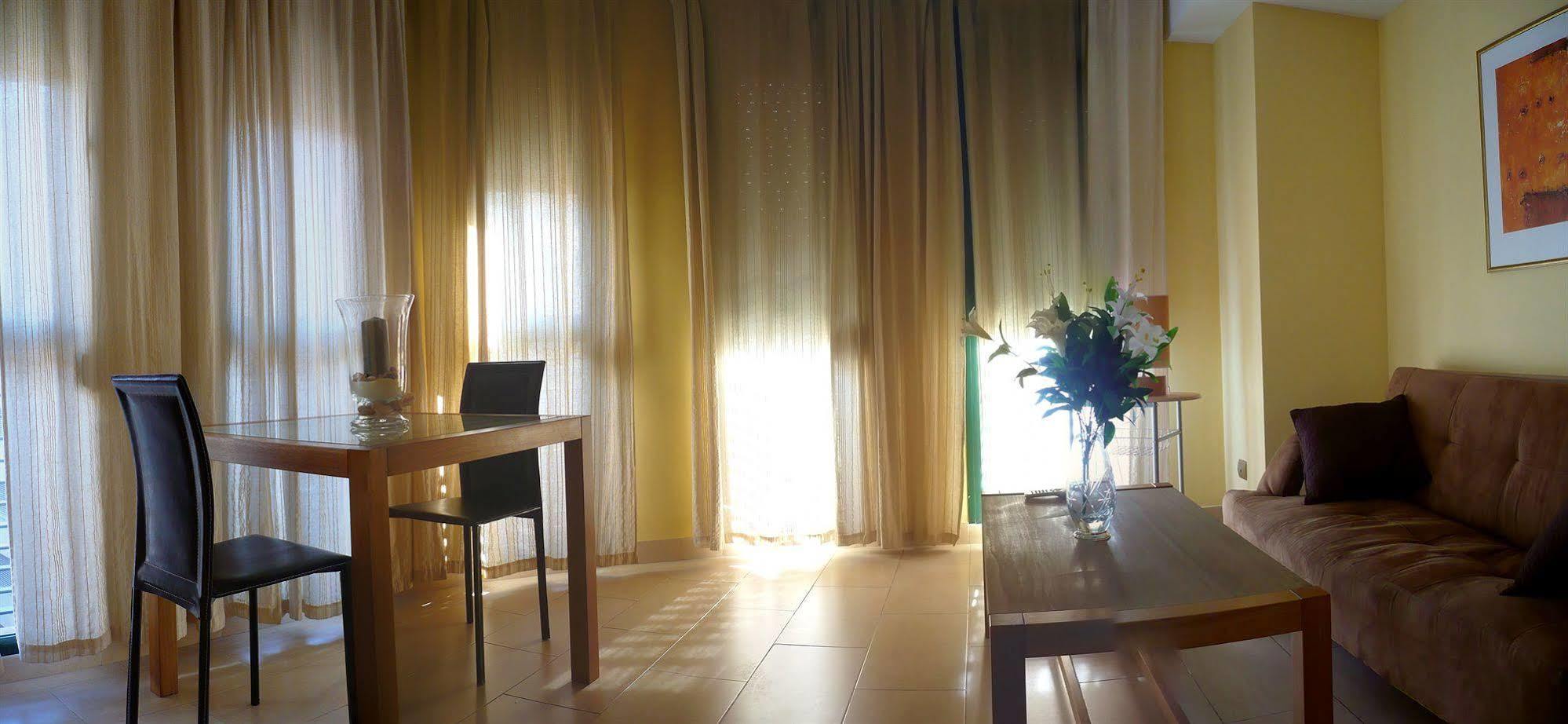 Apartamentos Suites Oficentro Málaga Exteriör bild